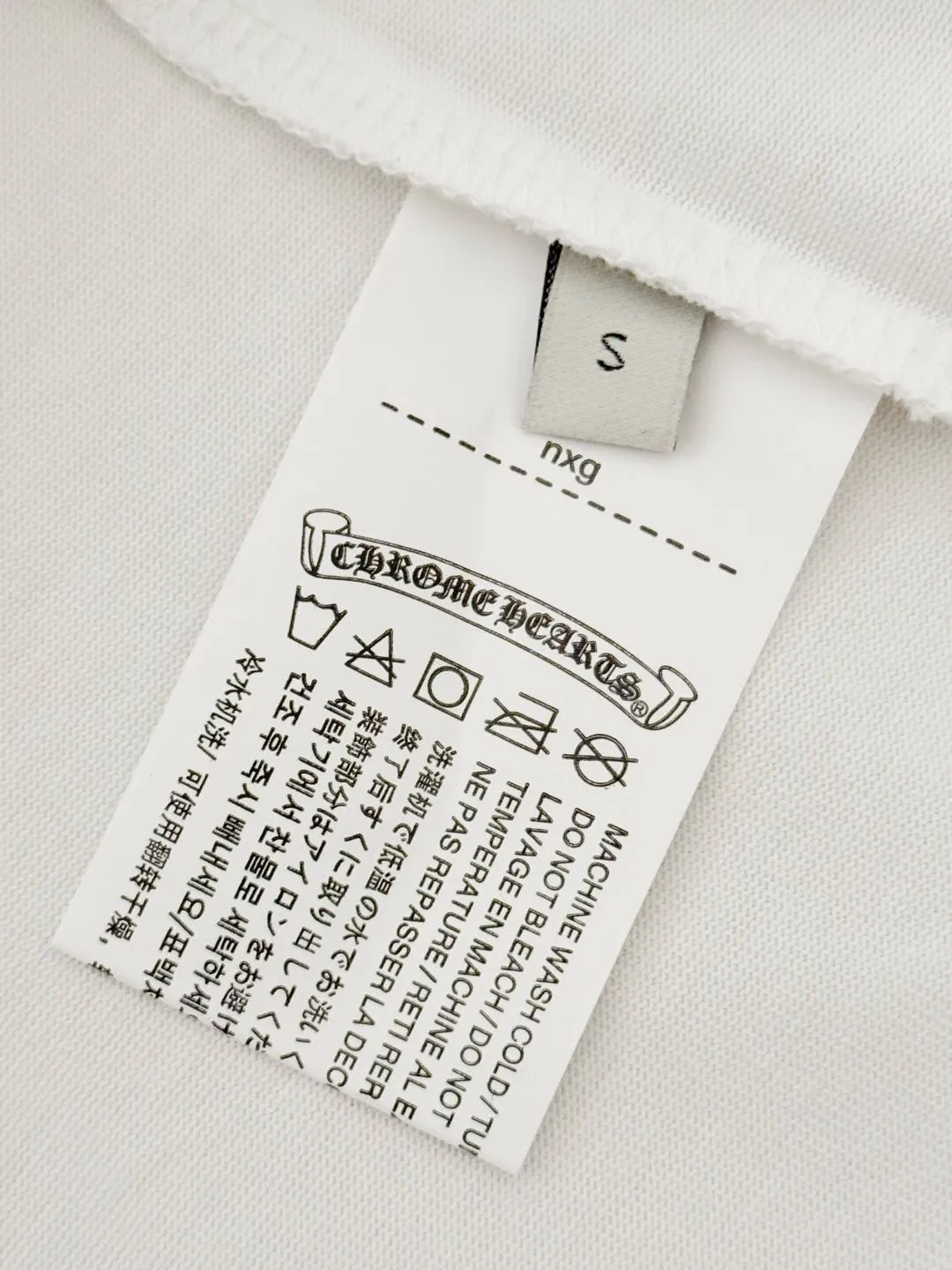 🅿️190 [High quality] Chrome hearts ss25 new first release latest short-sleeved round neck t-shirt, high-end customization, avant-garde and fashionable design! The brand logo is applied to the front and back cuffs using 100,000 needle embroidery techniques. High-end customized 280g fabric. Soft to the touch. Comfortable to wear. Exquisite stitching. Fine workmanship. The upper body effect is incomparably handsome! Same style for men and women, color: white, black size: S to xL